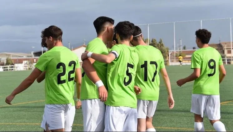 Foto 7 - El Juvenil y el Cadete del Ciudad Rodrigo estrenan sus casilleros de victorias	