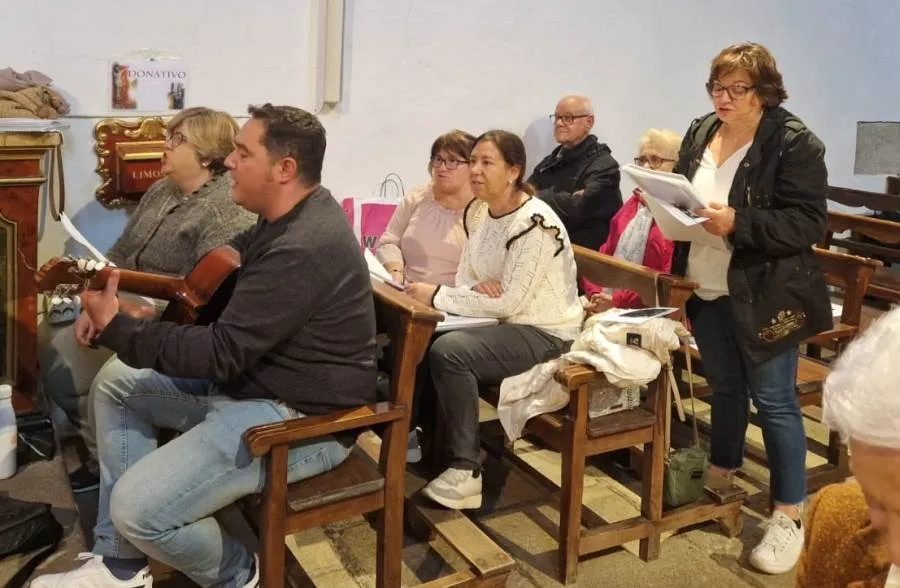 Foto 8 - Unas 75 personas peregrinan al Zarzoso para ganar el Jubileo de las Llagas de San Francisco