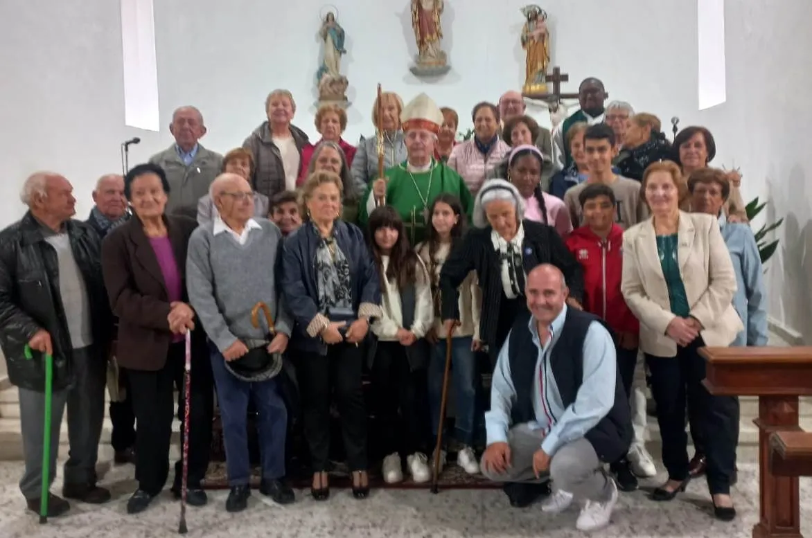 Foto 6 - El Obispo visita a los feligreses de Casillas de Flores