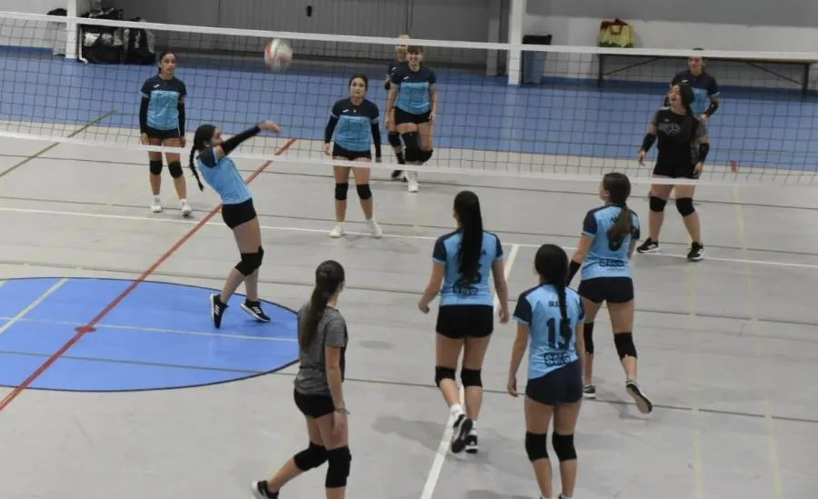 Foto 2 - La Escuela Municipal de Voleibol contar&aacute; con 3 equipos en los Juegos Escolares 2024/2025