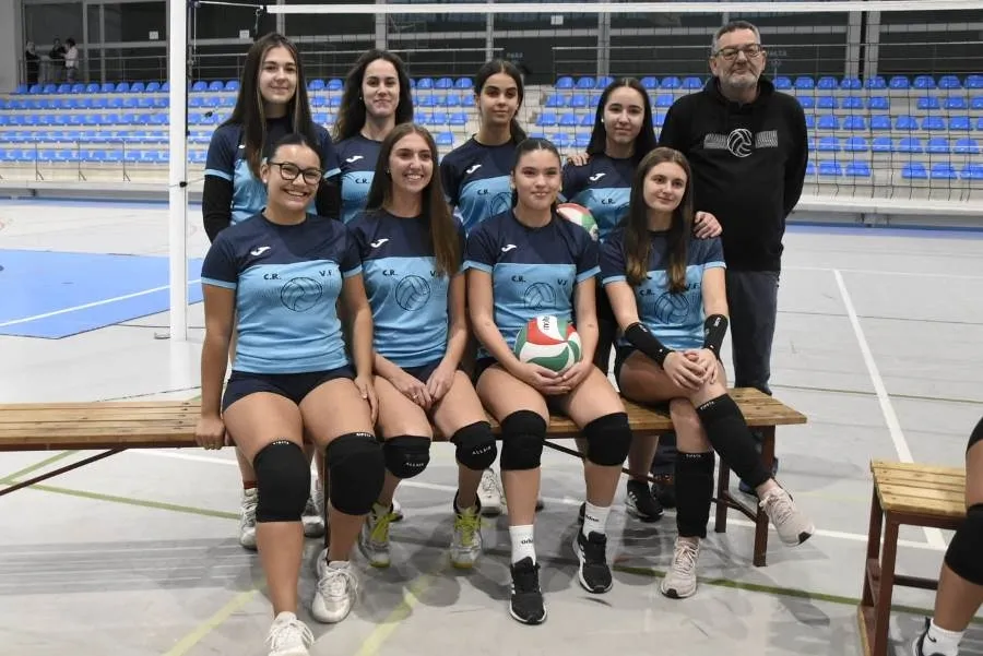 Foto 6 - La Escuela Municipal de Voleibol contar&aacute; con 3 equipos en los Juegos Escolares 2024/2025