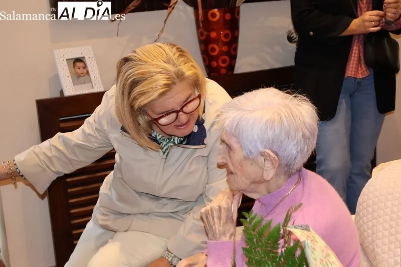 Foto 8 - Manuela Vicente, homenajeada como la persona de mayor edad del municipio