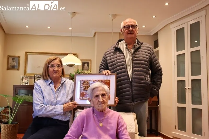Foto 4 - Manuela Vicente, homenajeada como la persona de mayor edad del municipio