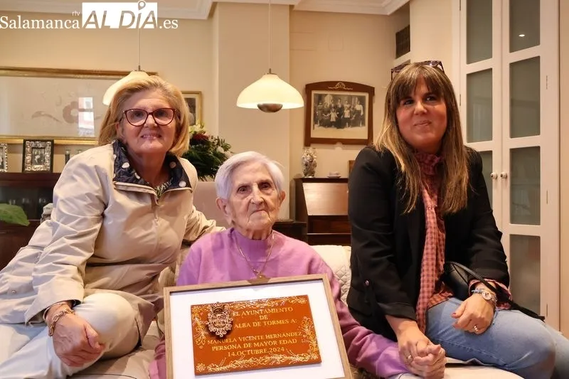 Foto 3 - Manuela Vicente, homenajeada como la persona de mayor edad del municipio