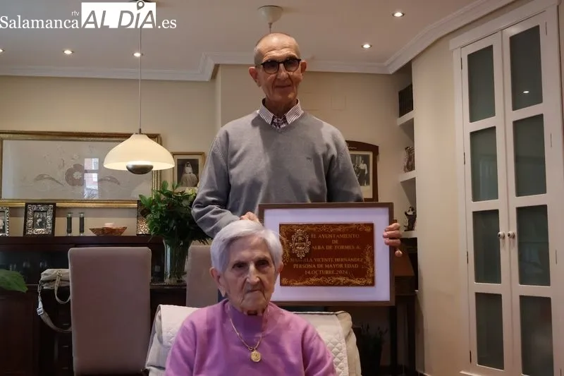 Foto 2 - Manuela Vicente, homenajeada como la persona de mayor edad del municipio