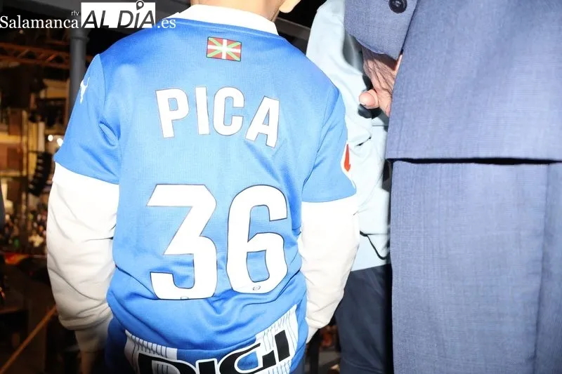 Foto 14 - Adri&aacute;n Hern&aacute;ndez 'Pica' emociona a Alba de Tormes con un preg&oacute;n lleno de recuerdos y orgullo local