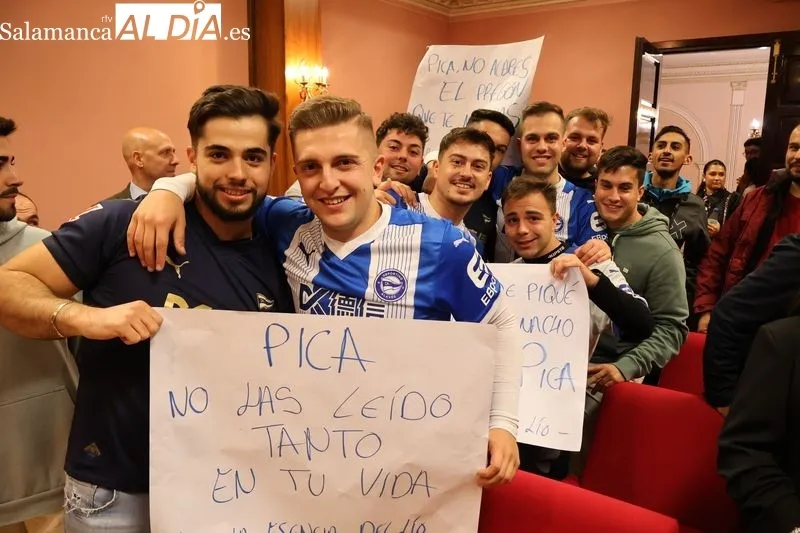 Foto 8 - Adri&aacute;n Hern&aacute;ndez 'Pica' emociona a Alba de Tormes con un preg&oacute;n lleno de recuerdos y orgullo local