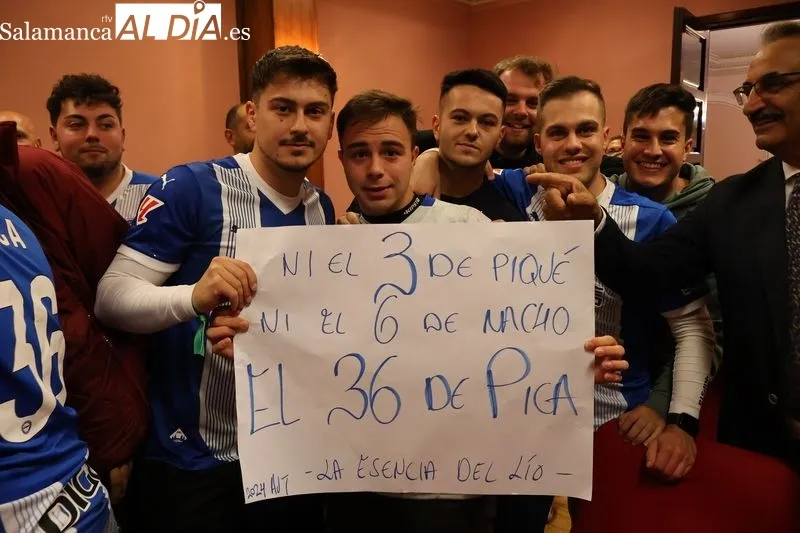 Foto 7 - Adri&aacute;n Hern&aacute;ndez 'Pica' emociona a Alba de Tormes con un preg&oacute;n lleno de recuerdos y orgullo local