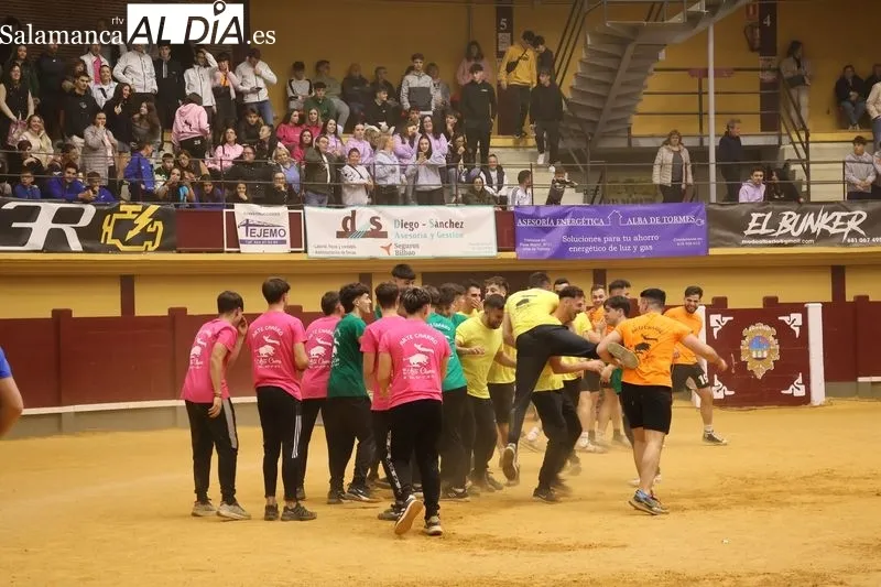 Foto 16 - El humor amarillo vuelve a triunfar en Alba de Tormes