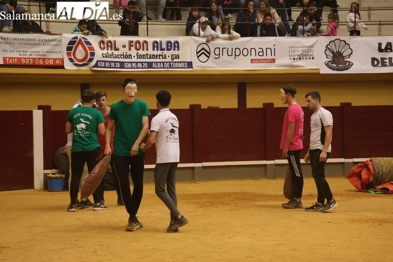 Foto 12 - El humor amarillo vuelve a triunfar en Alba de Tormes