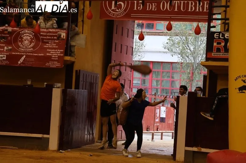 Foto 8 - El humor amarillo vuelve a triunfar en Alba de Tormes