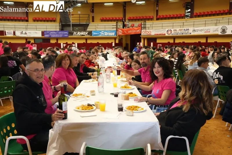 Foto 17 - Las pe&ntilde;as se juntan para comer