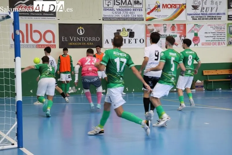 Foto 5 - El Piensos Dur&aacute;n Albense celebra las fiestas de Santa Teresa con victoria en casa (7-3) y el Salamanca FS pierde en O Esteo (4-3)