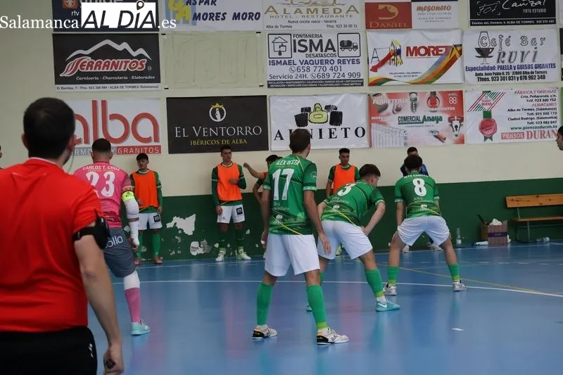 Foto 4 - El Piensos Dur&aacute;n Albense celebra las fiestas de Santa Teresa con victoria en casa (7-3) y el Salamanca FS pierde en O Esteo (4-3)