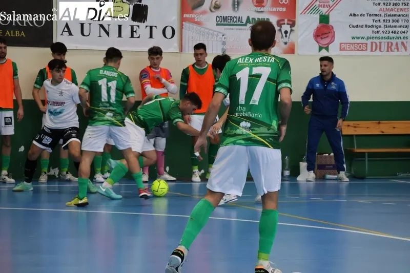 Foto 3 - El Piensos Dur&aacute;n Albense celebra las fiestas de Santa Teresa con victoria en casa (7-3) y el Salamanca FS pierde en O Esteo (4-3)