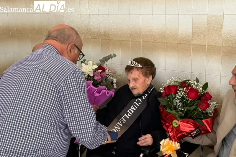 Foto 5 - Octubre llega a Pe&ntilde;aranda con la emotiva celebraci&oacute;n del 100 cumplea&ntilde;os de Teresa Marcos Hern&aacute;ndez