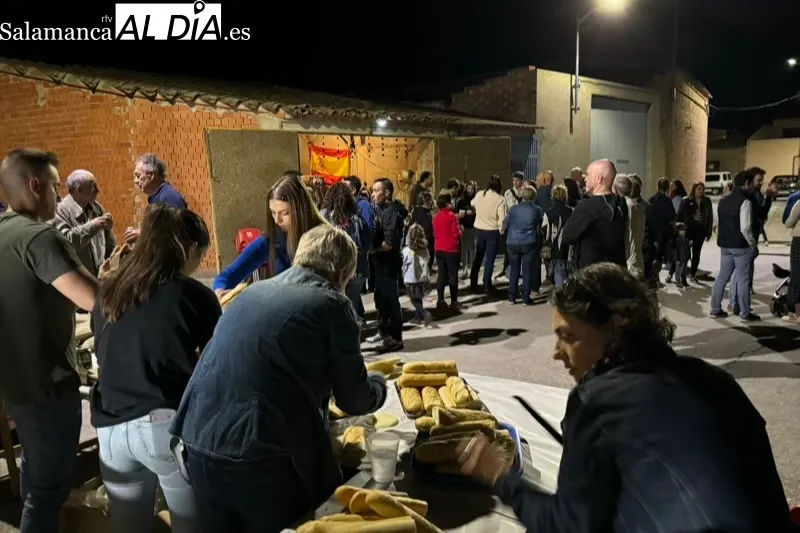 Foto 10 - Lomo, bocadillos y buen ambiente, protagonistas del arranque de las fiestas chicas en Mancera de Abajo