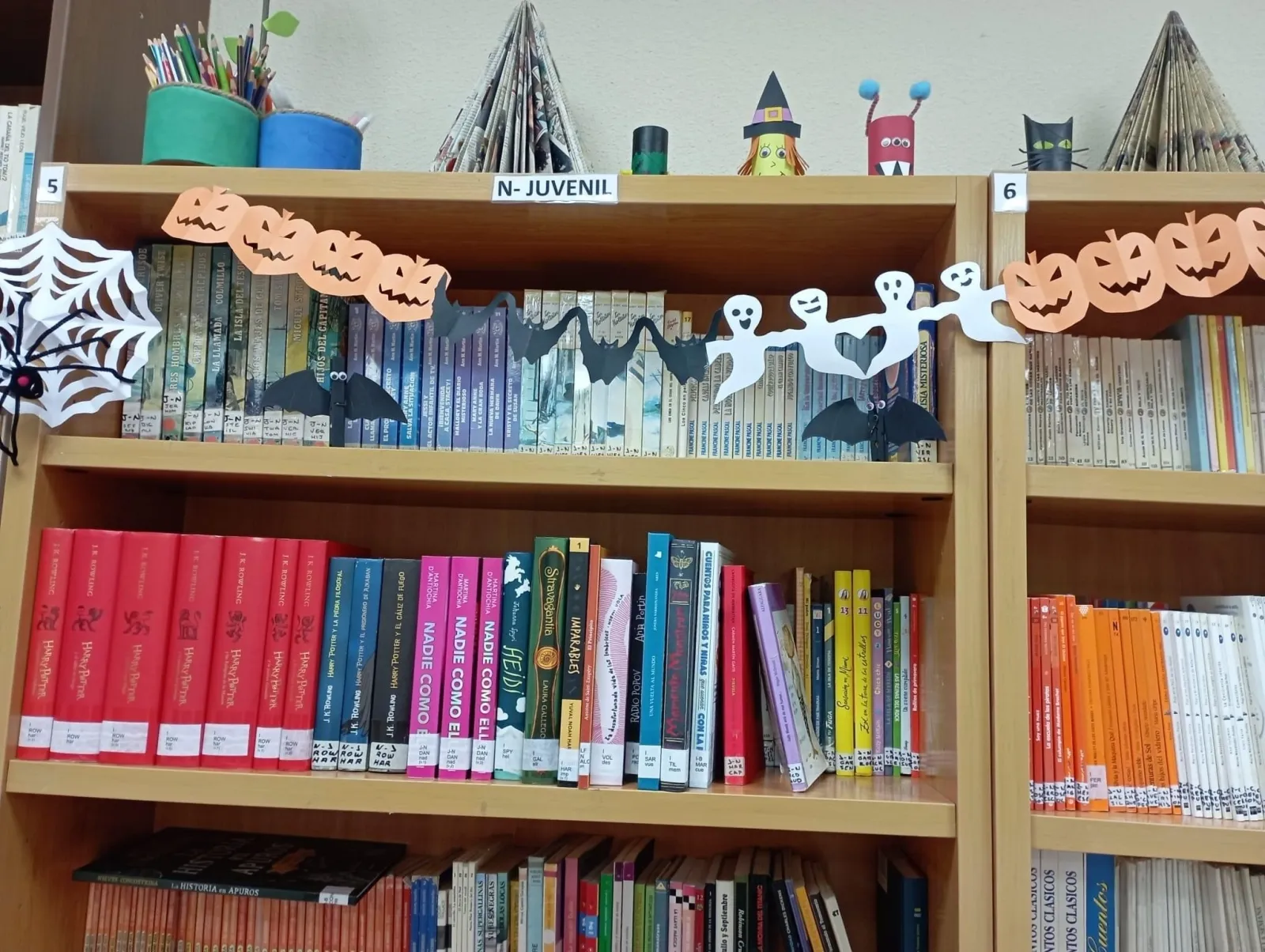 Foto 2 - &lsquo;Terror&iacute;fica diversi&oacute;n&rsquo; en el taller de manualidades de Halloween en la Biblioteca de Villoria