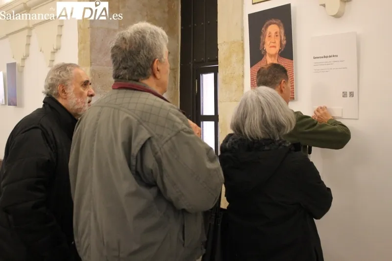 Un grupo de la ONCE visita el proyecto fotográfico 'Lecciones de vida' y esas son sus sensaciones. Fotos: Víctor Jiménez