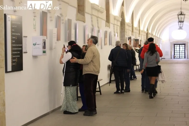 Un grupo de la ONCE visita el proyecto fotográfico 'Lecciones de vida' y esas son sus sensaciones. Fotos: Víctor Jiménez