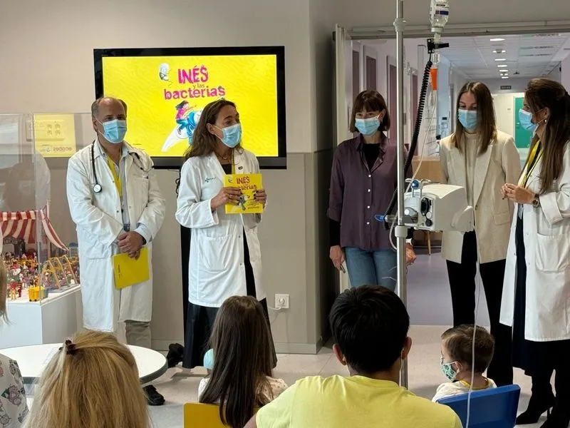 Foto 6 - 'In&eacute;s y las bacterias' llega al Hospital de Salamanca