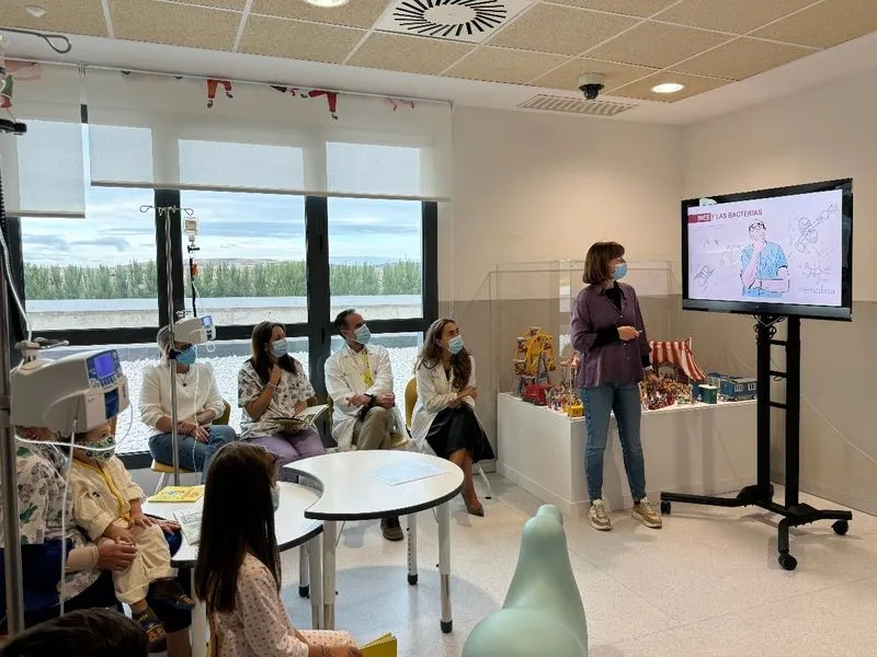 Foto 4 - 'In&eacute;s y las bacterias' llega al Hospital de Salamanca