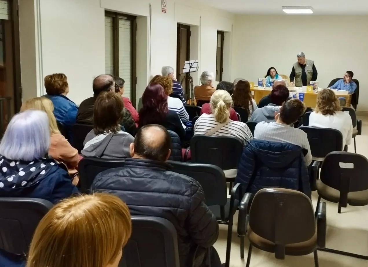 Foto 6 - Arabayona de M&oacute;gica inicia sus fiestas patronales con la presentaci&oacute;n del libro &lsquo;Yo nac&iacute; un d&iacute;a azul&rsquo; de Juan Carlos L&oacute;pez Pinto