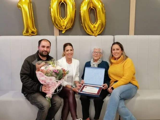 Pura, vecina de Castellanos de Moriscos en la celebración de sus 100 años 