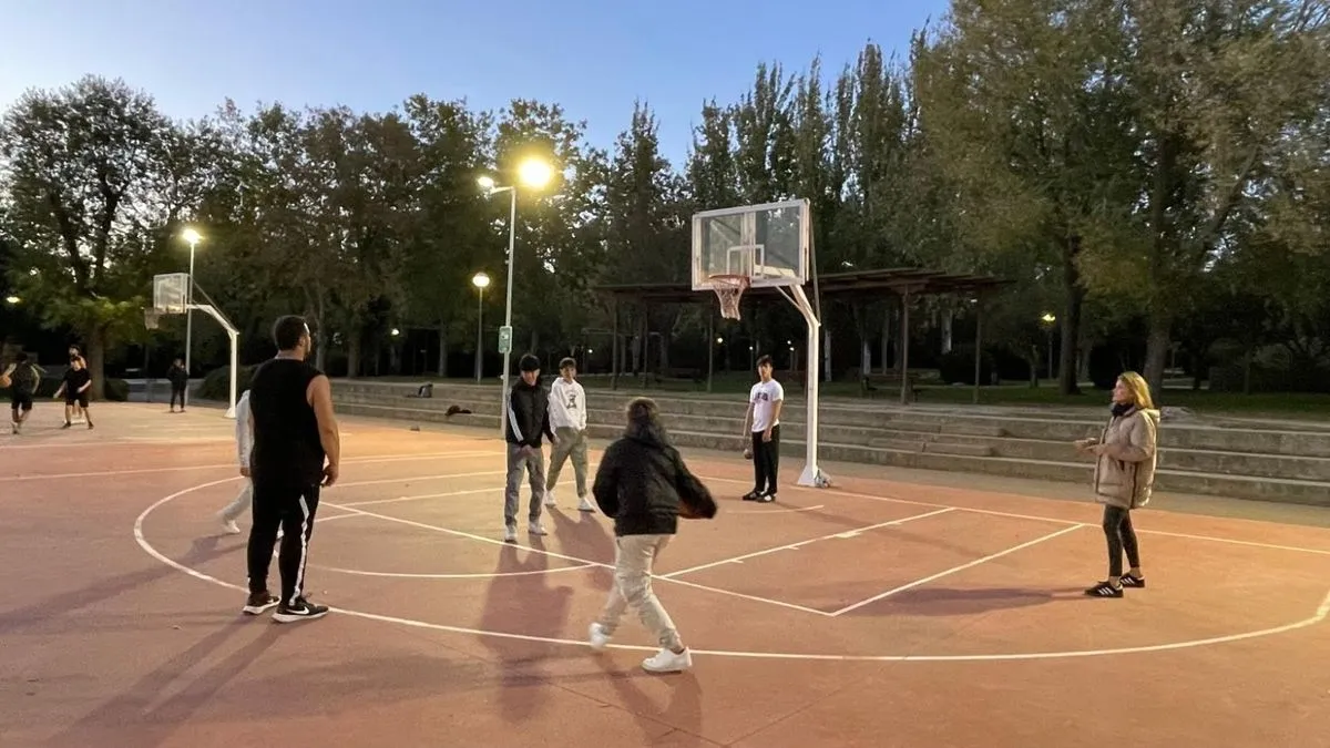 Sistema de iluminación bajo demanda en las pistas polideportivas del parque de los Jesuitas