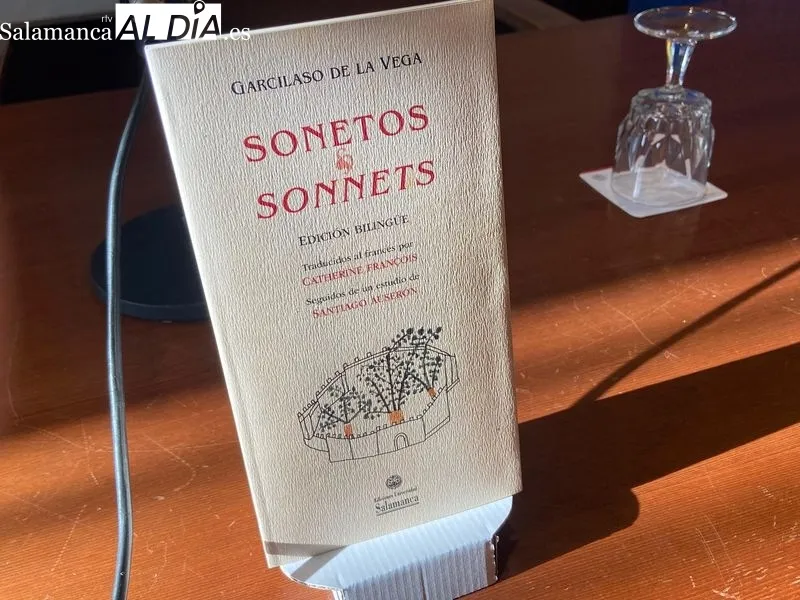 ‘Sonetos’ de Garcilaso de la Vega con la traductora Catherine François y el músico y filósofo Santiago Auserón. Foto V. Martins