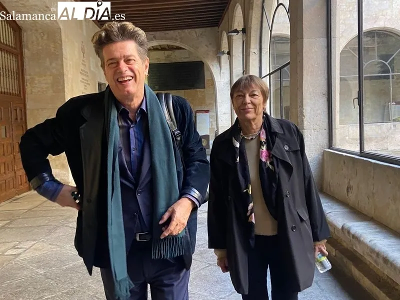 ‘Sonetos’ de Garcilaso de la Vega con la traductora Catherine François y el músico y filósofo Santiago Auserón. Foto V. Martins