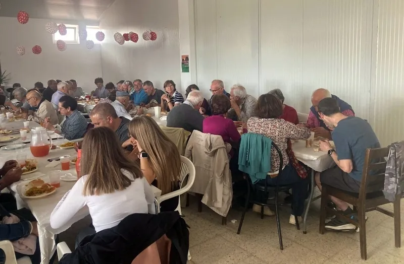 Paella en Cerralbo para algo más de un centenar de personas y que servía para comenzar las fiestas de las Madrinas