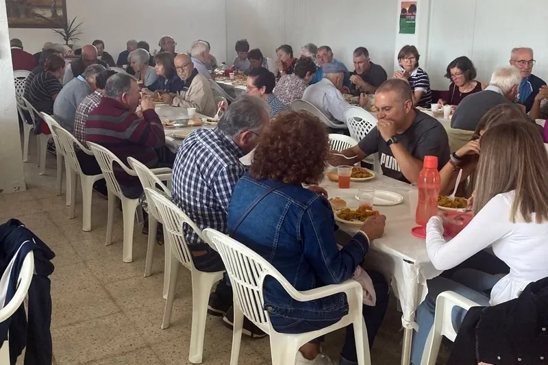 Paella en Cerralbo para algo más de un centenar de personas y que servía para comenzar las fiestas de las Madrinas