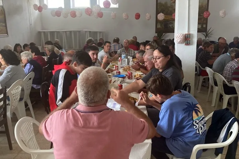 Paella en Cerralbo para algo más de un centenar de personas y que servía para comenzar las fiestas de las Madrinas