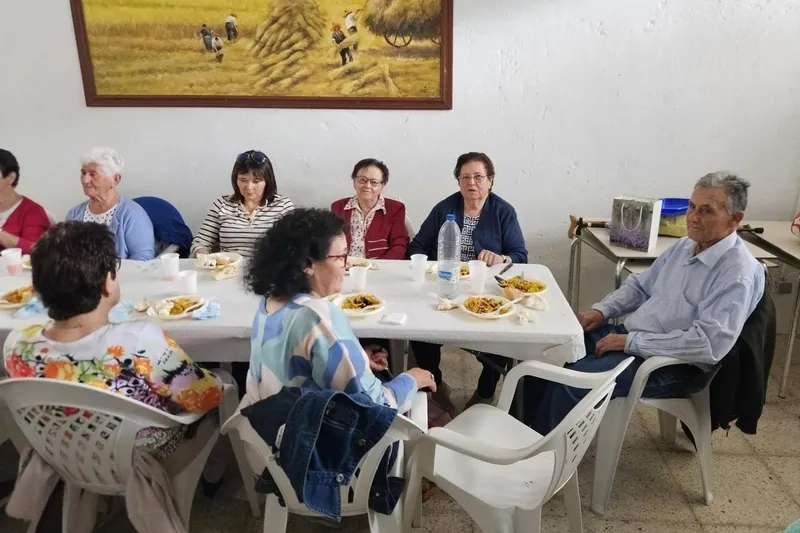 Paella en Cerralbo para algo más de un centenar de personas y que servía para comenzar las fiestas de las Madrinas