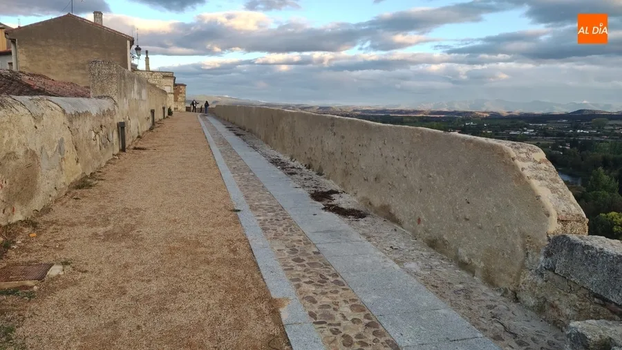 Foto 2 - Reabierto el tramo del adarve de la muralla que permanec&iacute;a cerrado al tr&aacute;nsito
