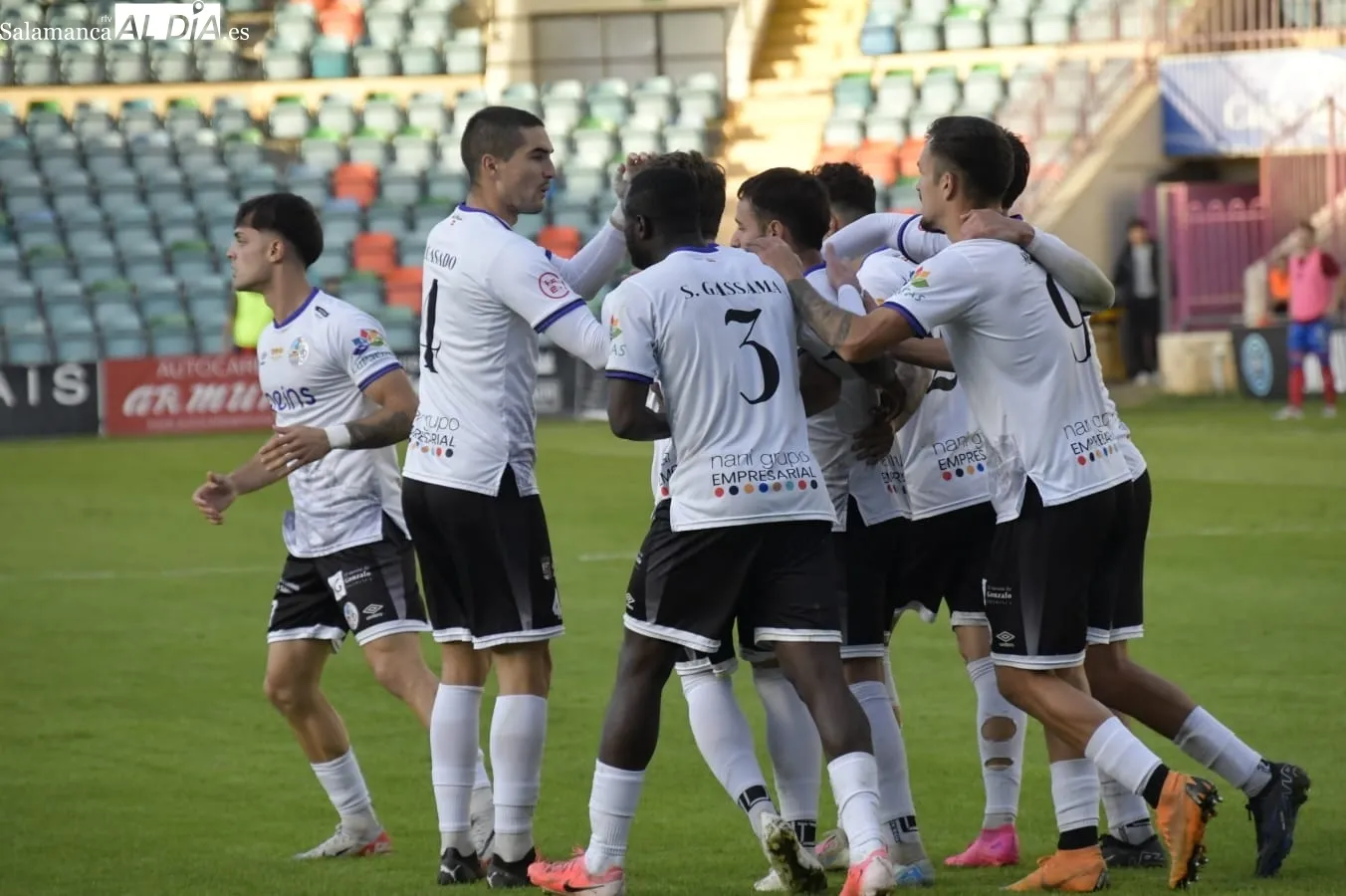 Foto 3 - El Salamanca UDS saca la rabia para empatar contra el l&iacute;der Numancia en un partido que merece m&aacute;s bot&iacute;n (1-1)