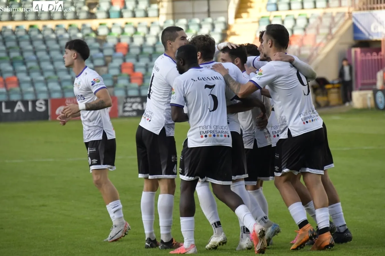 Foto 2 - El Salamanca UDS saca la rabia para empatar contra el l&iacute;der Numancia en un partido que merece m&aacute;s bot&iacute;n (1-1)