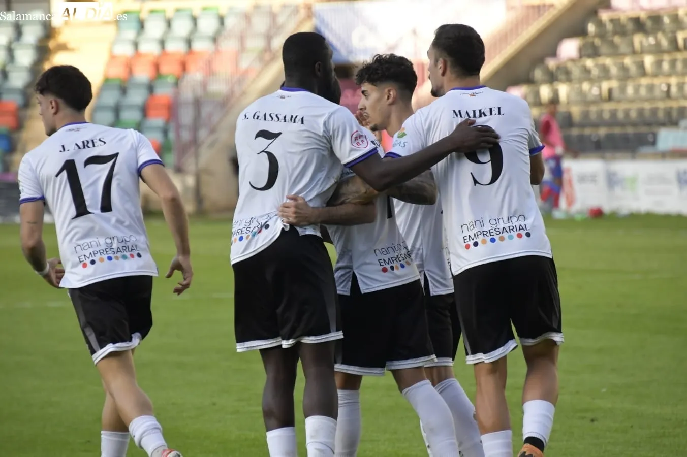 Foto 4 - El Salamanca UDS saca la rabia para empatar contra el l&iacute;der Numancia en un partido que merece m&aacute;s bot&iacute;n (1-1)