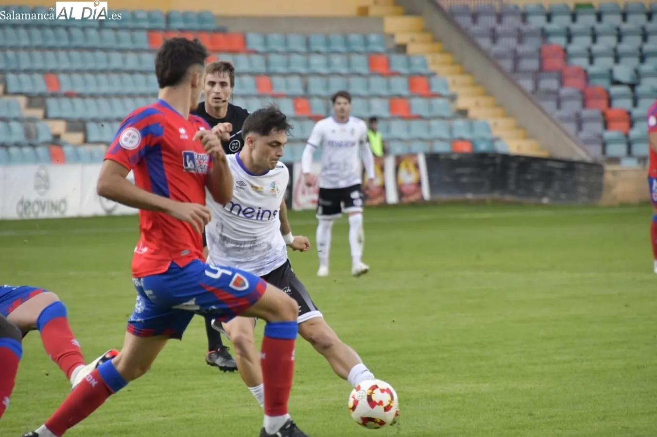 Foto 9 - El Salamanca UDS saca la rabia para empatar contra el l&iacute;der Numancia en un partido que merece m&aacute;s bot&iacute;n (1-1)