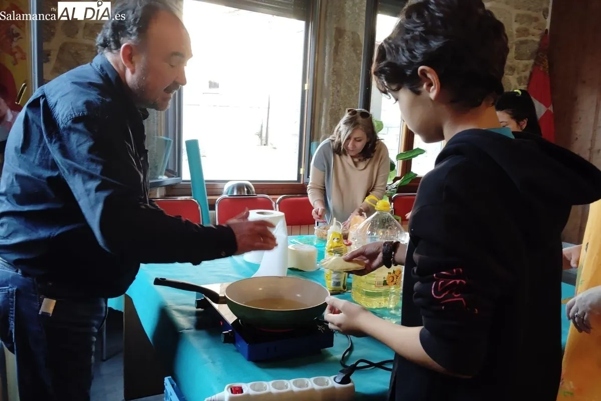 Taller de cocina intercultural para prevenir los delitos de odio en Villavieja de Yeltes
