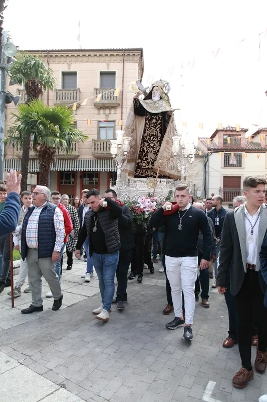 Foto 9 - Santa Teresa vuelve a las calles de Alba de Tormes por las fiestas patronales