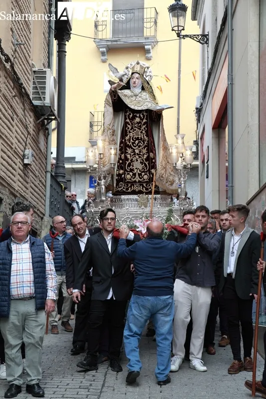 Foto 8 - Santa Teresa vuelve a las calles de Alba de Tormes por las fiestas patronales
