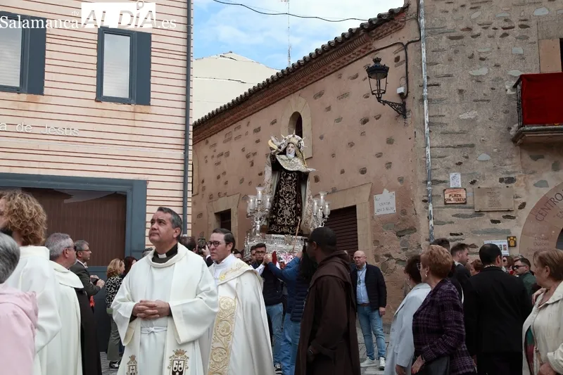 Foto 4 - Santa Teresa vuelve a las calles de Alba de Tormes por las fiestas patronales