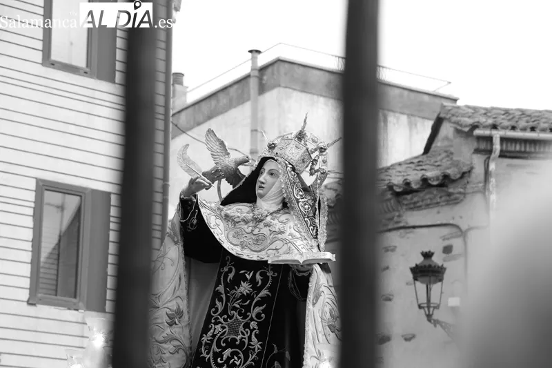 Foto 3 - Santa Teresa vuelve a las calles de Alba de Tormes por las fiestas patronales