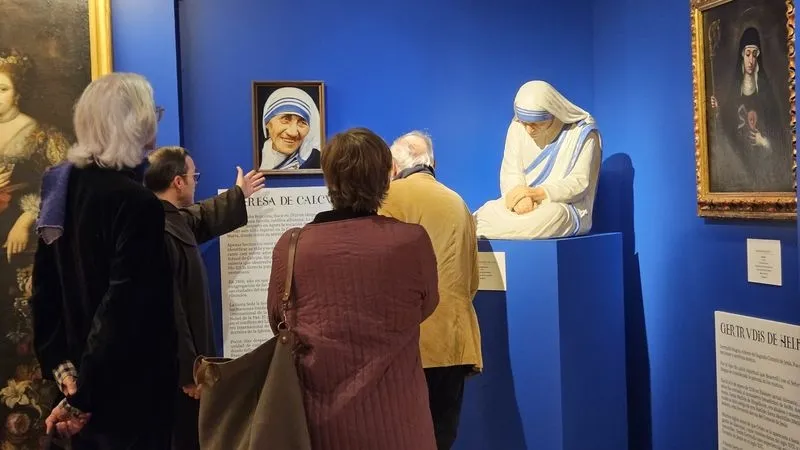 Foto 2 - El Conde de Siruela visita la exposici&oacute;n 'De Claris Mulieribus' en Alba de Tormes