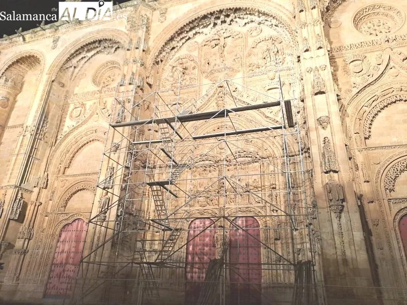 Imágenes de la tarde de este martes del andamio instalado en la Catedral. Fotos: Víctor Jiménez