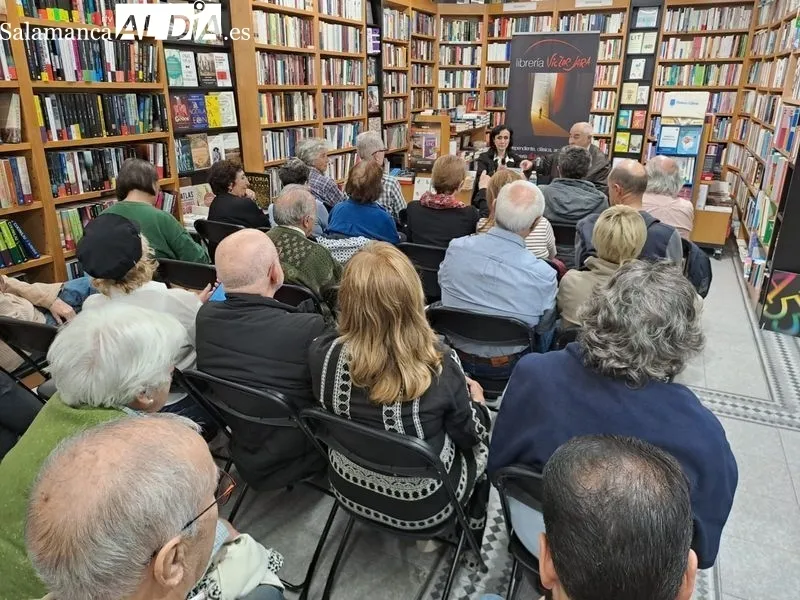 José Luis Puerto ha presentado su libro 'Cristal de roca' en un acto en la Librería Víctor Jara. Fotos: Víctor Jiménez