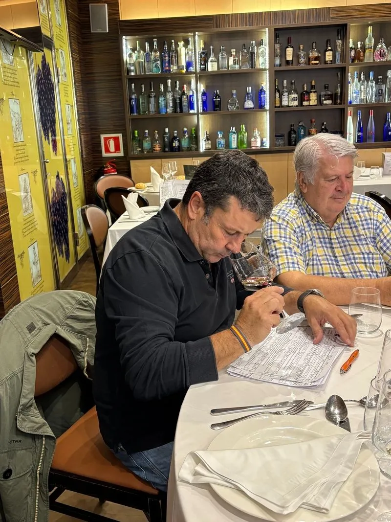 La Asociación Enológica “CATA AÑADA” en la cata del CASAR DE BURBIA 2023 “Godello”