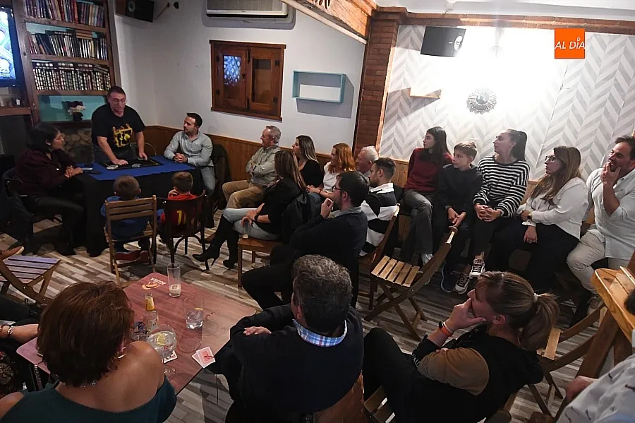 Cena con espectáculo de magia en Ciudad Rodrigo/ Fotos: Adrián M.Pastor